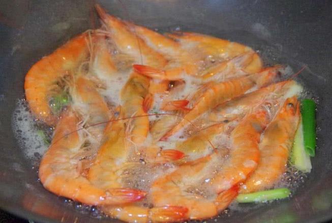 生水煮“虾”时，万万别直接下锅！不注意这一步，难怪不好吃