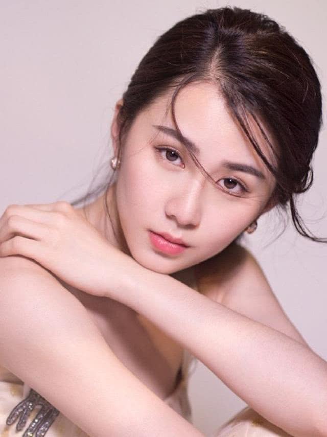 一季花落, 消瘦多少容颜, 不如萍水中相逢, 相忘于江湖