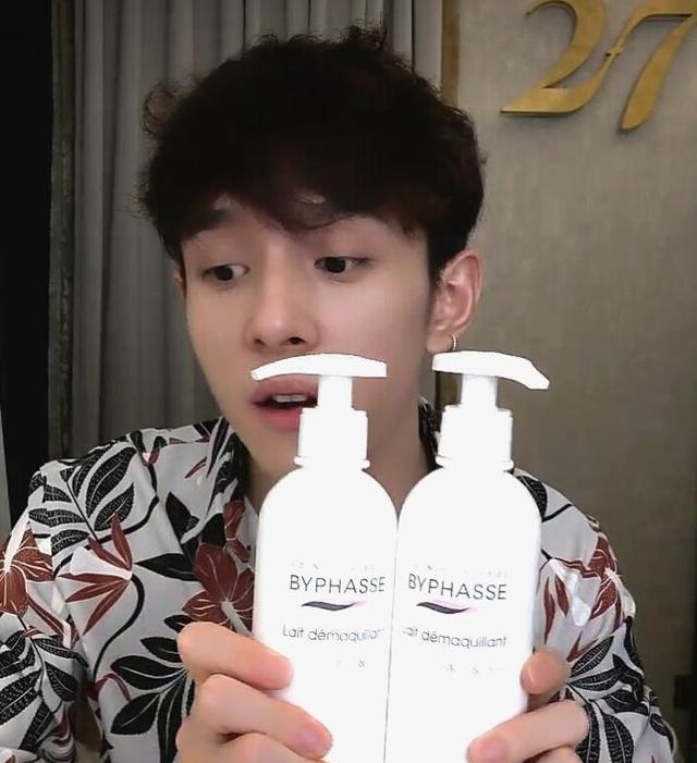 让香奈儿都羞愧的“妖孽”洗面奶，清洁力超强，黑头闭口都不见了