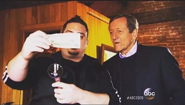 假钞牛人：造2.5亿美元假币，没坐牢只交了1300块罚款