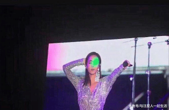 蔡依林被陌生男用激光照射眼睛，险些失明