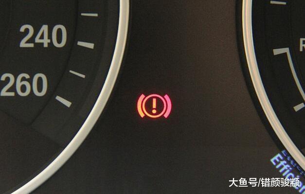 儀表盤上的“救命燈”，維修工：亮了就趕緊停車，生命只有一次！