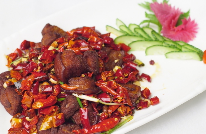 香辣红烧肉，老人小孩都爱吃，隔壁小孩都馋哭了