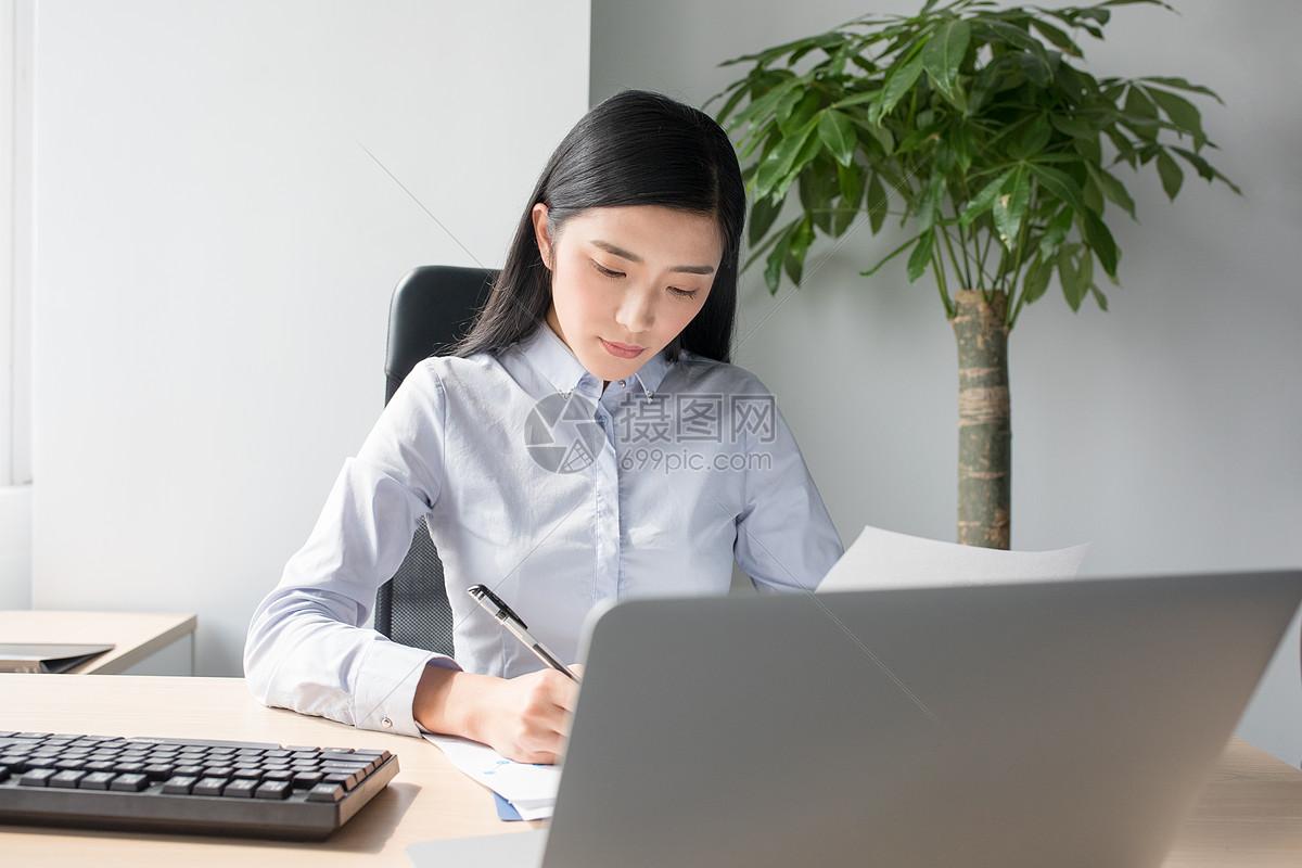职场小白要谨记，职场三大忌，情商高的人都不会犯。