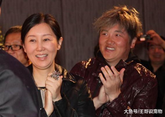 当红时为爱放弃事业，离婚后疯狂接戏，今49岁逆生长