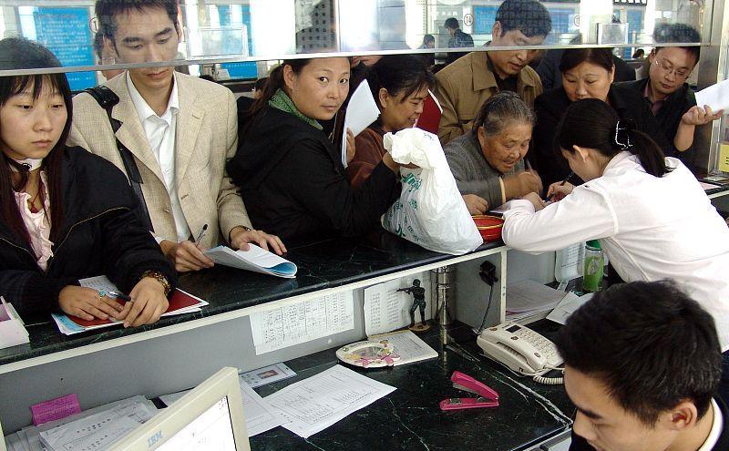 买二手房要交哪些税？100万的二手房需要多少过户费？