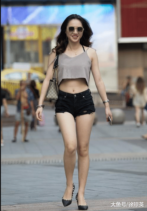 摄影：小姐姐这小蛮腰可不是盖的哦！