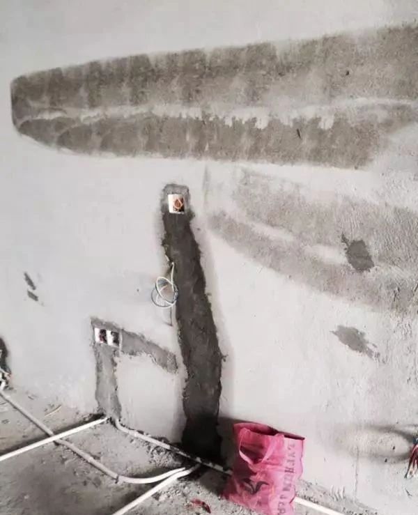 别人家的水电改造横平竖直，我家的乱成蜘蛛网，邻居却说很羡慕！