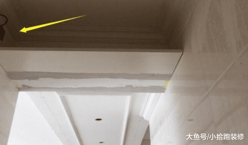 最重要进门过道吊顶，邻居却只做了一半，最后发现他很机智