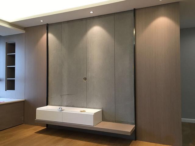 硬装结束了，头一次见卧室衣柜这样装，太漂亮了，邻居纷纷问我在哪定的？