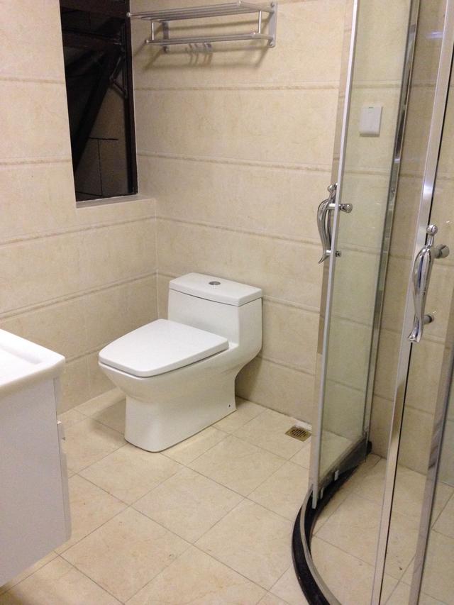 朋友新家装的太漂亮了，全房贴瓷砖就是高大上，尤其是餐厅！