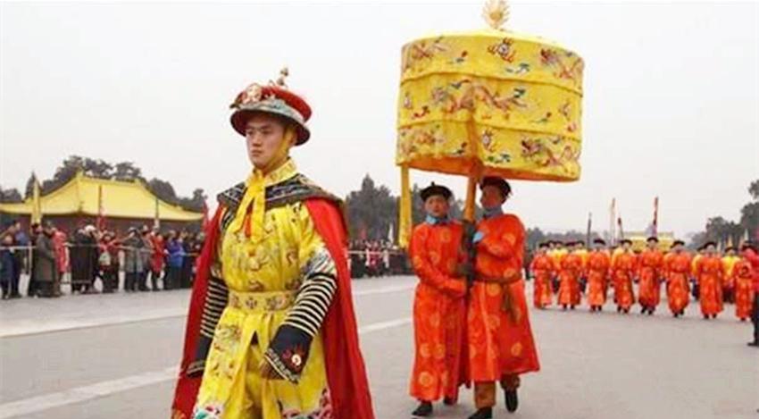 建国后还有人称帝, 颁布圣旨给已去世的蒋介石, 自己带人“御驾亲征”