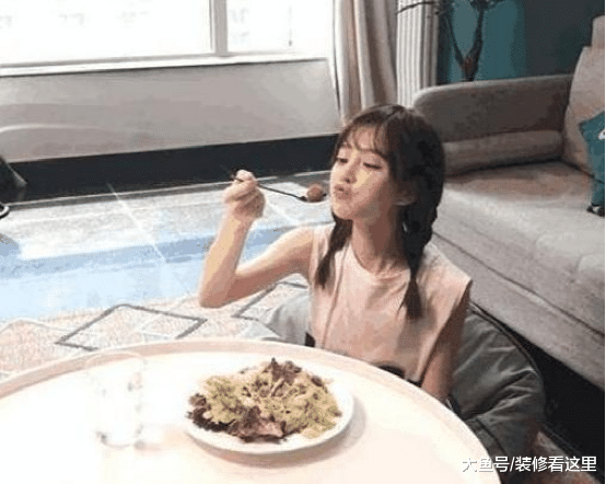 主播冯提莫的家，内部装修很豪华，看来直播赚了不少钱
