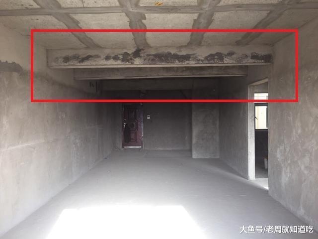 横梁不能拆，看不顺眼怎么办？改成国外拱形门，邻居都羡慕哭了