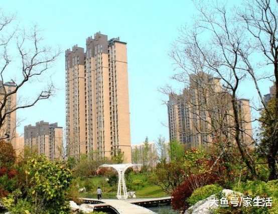 一个小区中选择哪个楼栋好？售楼小姐说漏嘴，这一栋才是楼王