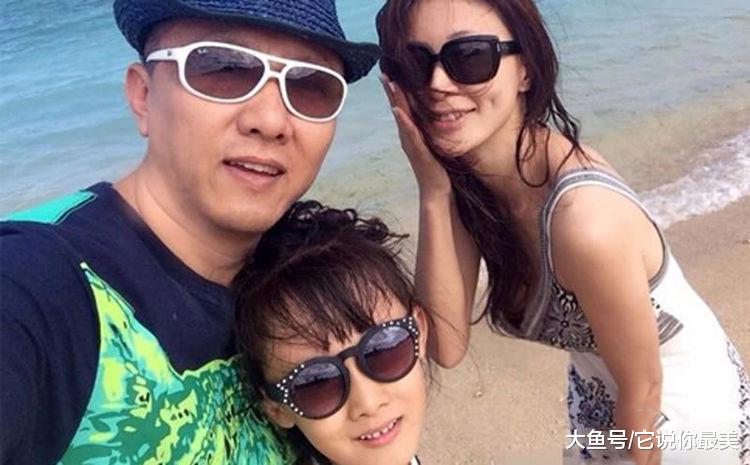 结婚时没房没车还没床，如今低调恩爱24年，12岁女儿很漂亮