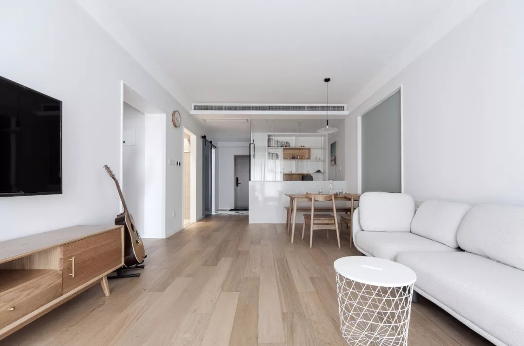 客厅应该挑选怎样的茶几呢？不妨看看这几款