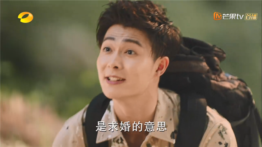 《只为遇见你》军装张铭恩给女主系鞋带，竟比《太阳的后裔》还甜