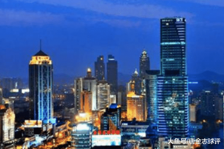 苏州最“惨”钉子户，小楼被别墅群包围，屋主回个家还得“渡河”