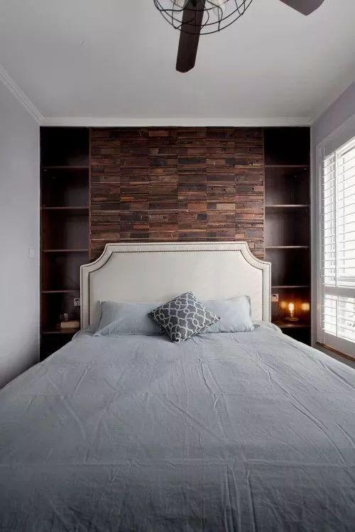 床头墙这样设计, 连床头柜都省了, 真是太实用了!