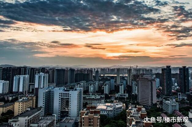 为何房子越盖越多，房价还不下跌？内行人：它才是高房价的元凶