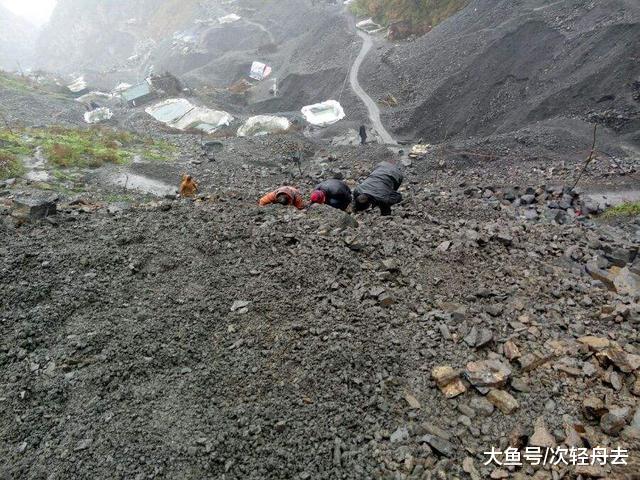 ＂湖北绿松石矿场捡矿渣一天挣好几百，看到苛刻条件大多人只能却步＂
