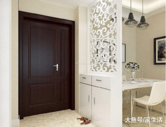 门口最好不要放这5样东西，还好听了师傅说，财运越住越旺