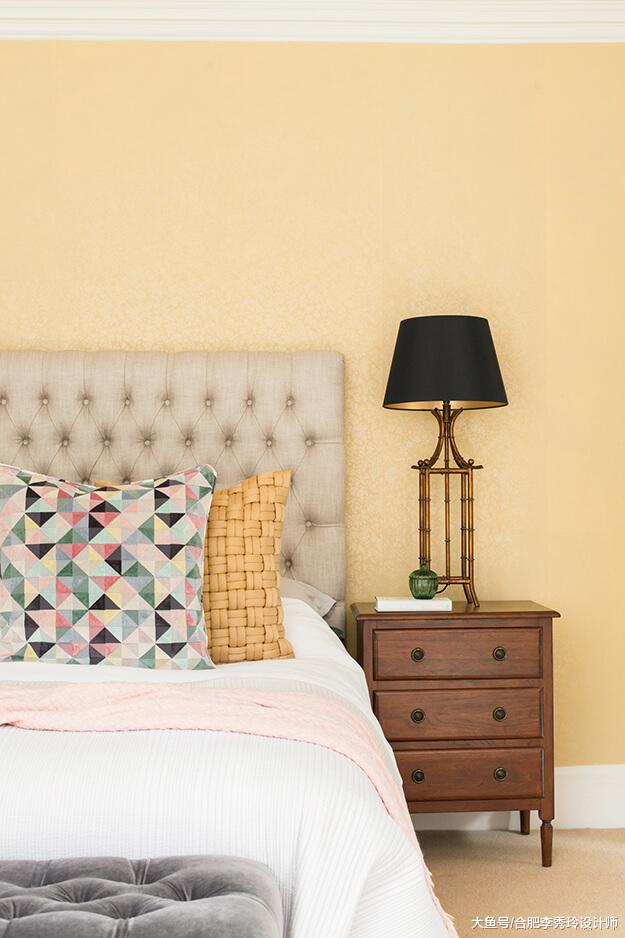 有钱人就会享受！普通的阳台改阳光房+会客室，连入户门还要凹造型