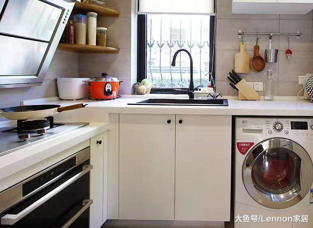 国人把洗衣机放阳台，外国人却把它放厨房，他们不怕油烟吗？