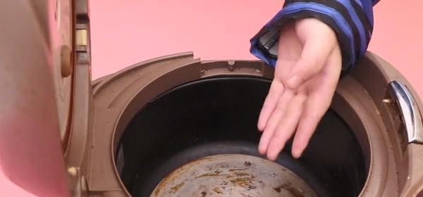 电饭锅这个地方不洗，等于吃毒！维修师傅教我一招，放心用