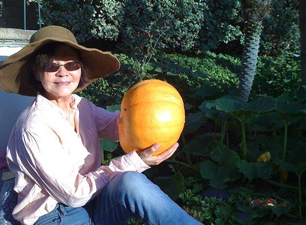 晒晒归亚蕾在美国的豪宅，家里有菜园有泳池，环境太适合养老了