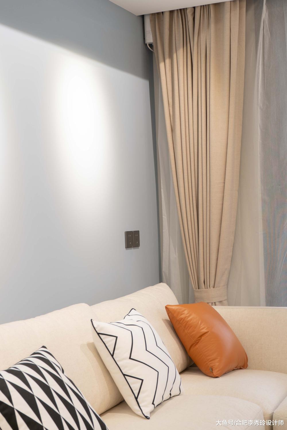 合肥業主家安裝雙層窗簾，開關一按就能拉開，實用性與裝飾性兼備！