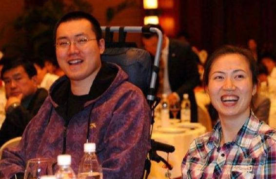 男排国手瘫痪12年，母妻改嫁，探望最多是郎平，征婚数月无人问津