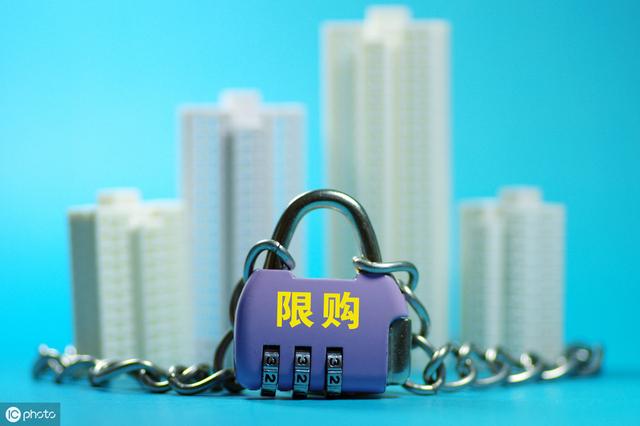 房价暴涨受益的是炒房者和投资者，房价暴跌受益的会是购房者吗？