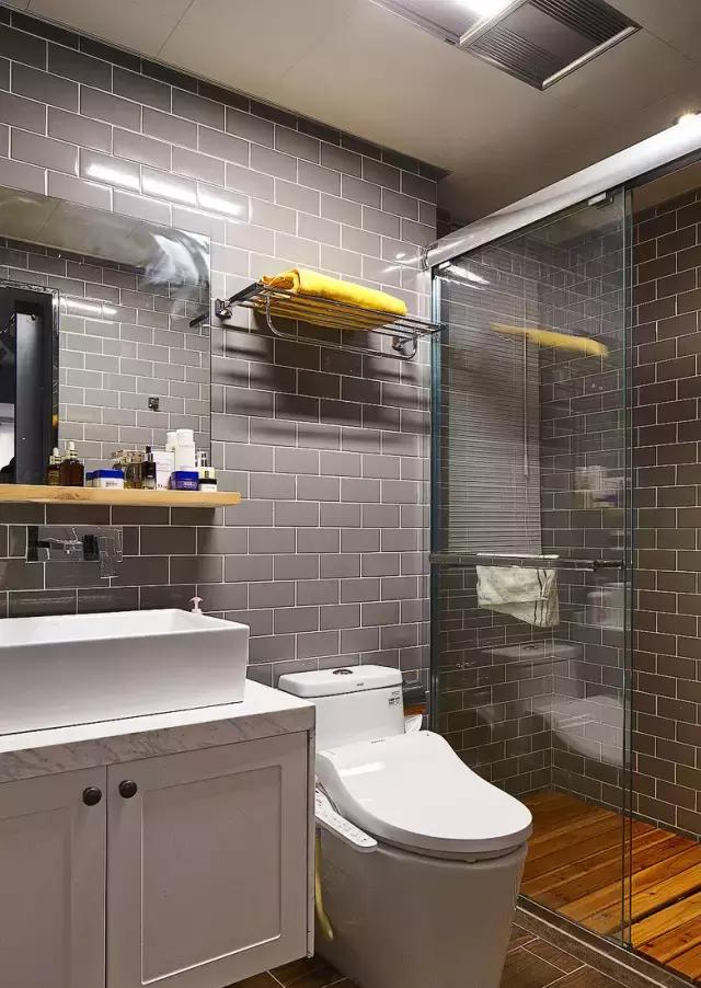 灰不溜秋的93㎡，装修还花了10W，夫妻俩却hin满意？