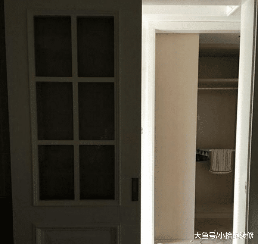 邻居建议给厨房安装子母门, 起初没在意, 看到他家我同意了