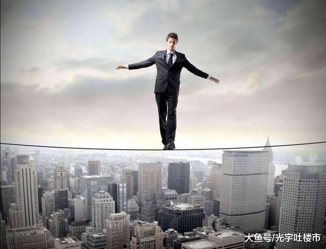 高房价下房地产开发商大佬建议，年轻人有钱也不要急着买房子