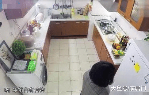 带你参观韩雪住的豪宅，室内做了榻榻米设计，科技感十足