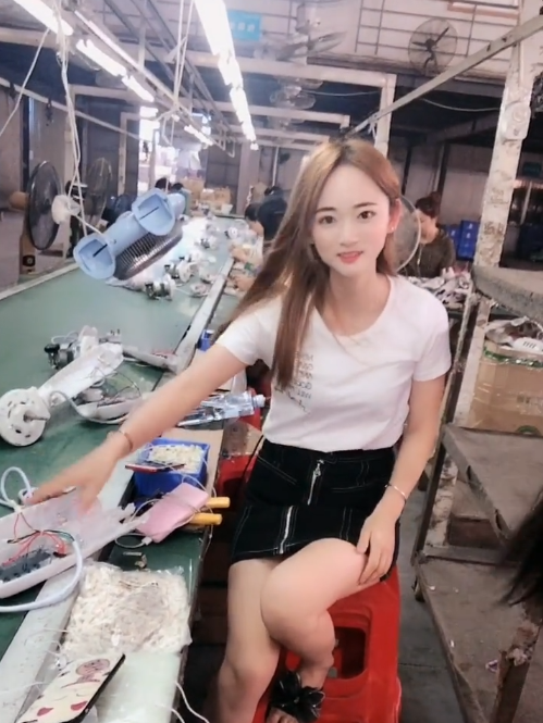 别的不说，就这长相，厂花无疑