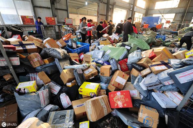 房东见快递生意火爆，3万房租涨到6万，店家搬走1年后房东绝望了