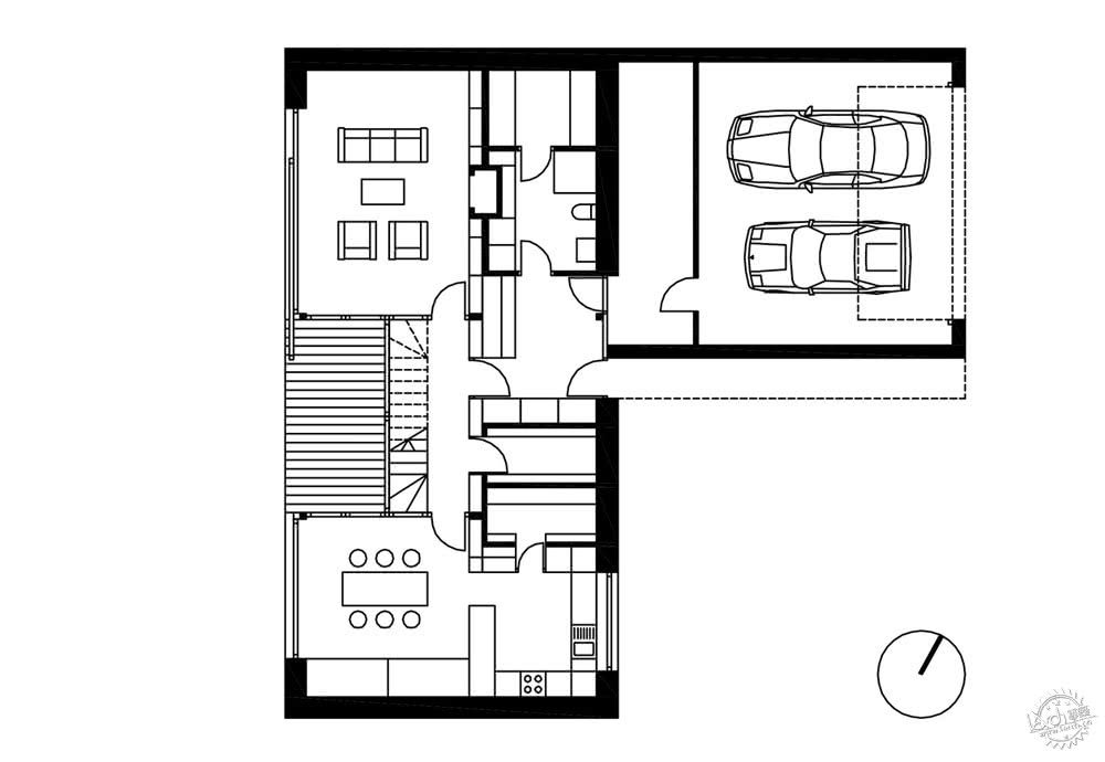 这是一座冬季花园里的山顶小屋