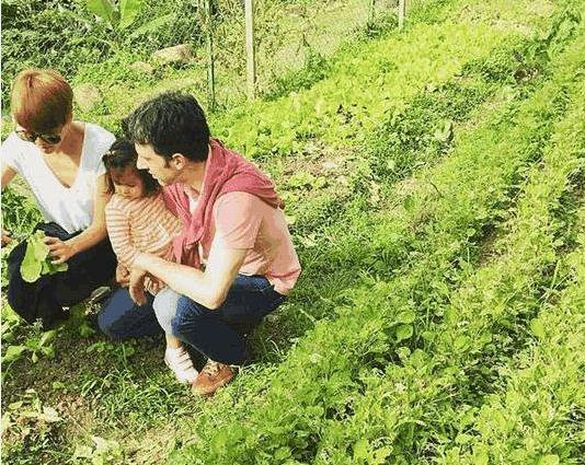 晒晒梁咏琪现实的豪宅，如今生活在国外，房子装修很豪华