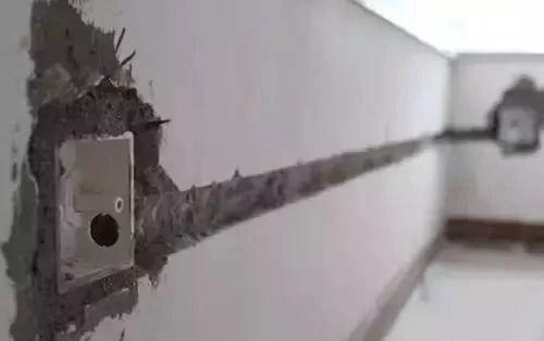 老师傅揭露：电路施工猫腻多，工人这样偷工减料最少让你家亏十万