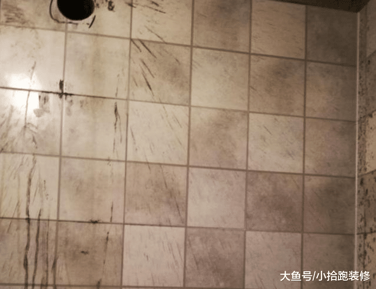 卫生间孔刚打好，师傅就说麻烦了，不过业主却感到很庆幸