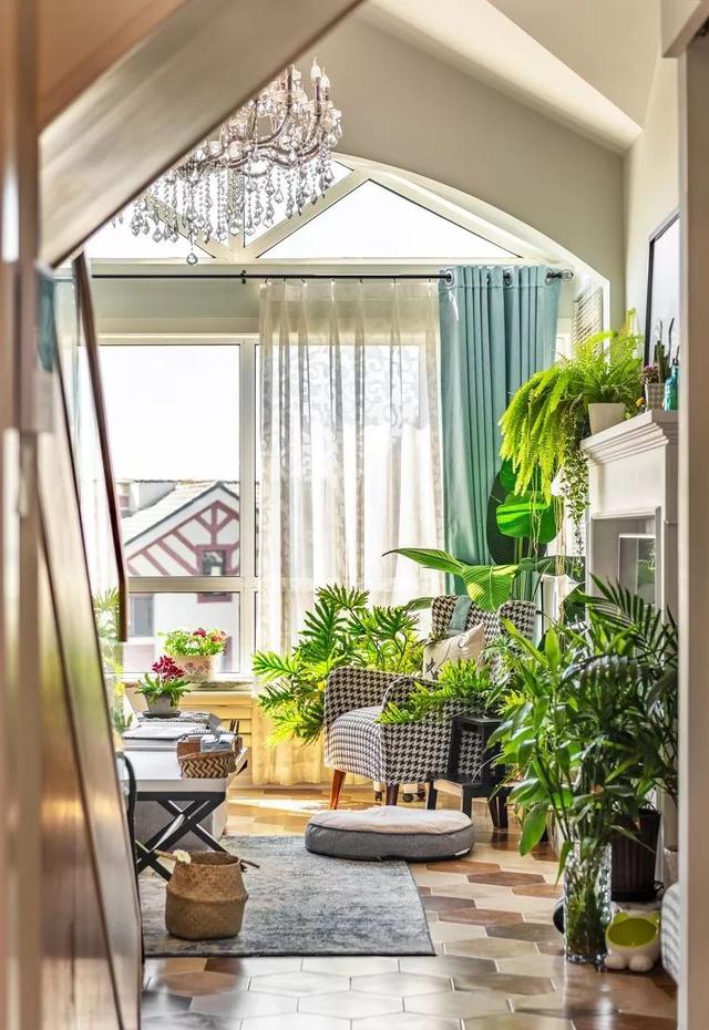 80㎡顶层爆改成4室2厅，楼梯间改玄关柜，梦幻小森林客厅谁家有！