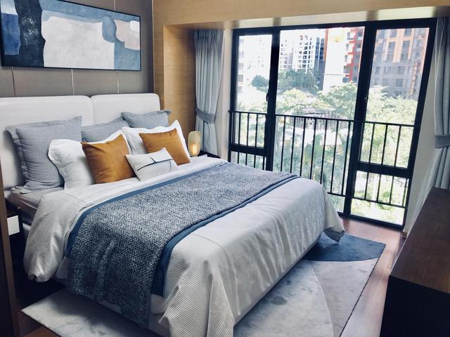 老公多花20万买样板房, 说保证我会满意, 进门一看朋友都被迷住了