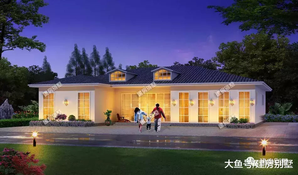 兩棟面寬20多米的一層自建房，第一棟現代風格，第二棟歐式別墅