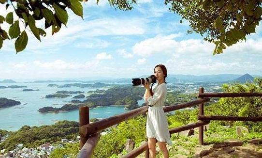 带你参观江一燕现实的豪宅，生活中很随性，在地毯上也能躺一天