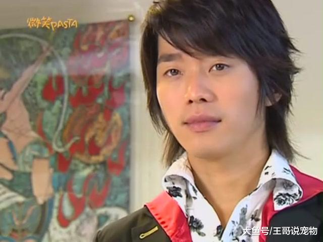 当年搭档王心凌的男神，如今却像“农民工”，他都经历了什么？