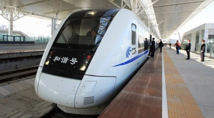 西方疑惑中国高铁年年亏损，为何还一直修建？中国专家笑而不语